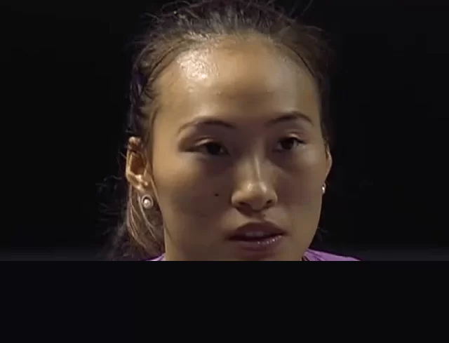 1:0!郑钦文一改常态强势登场,王欣瑜延后登场静待突破_比赛_中国_布克沙